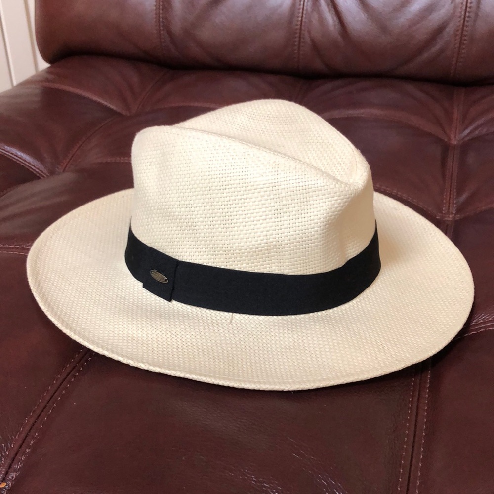 Scala Panana Style Hat measures 22” inside circumference. Hat band is black.